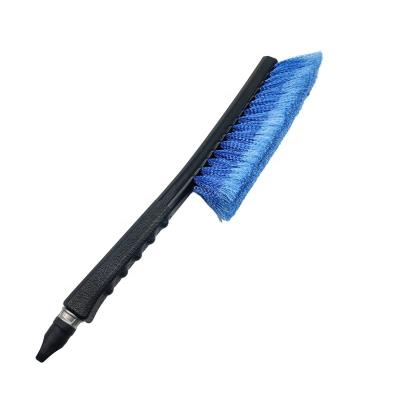 China Durable PP Multifunctional Scratch Free Hair Car Brush Triangular Cleaning Water Flow For Wheel for sale