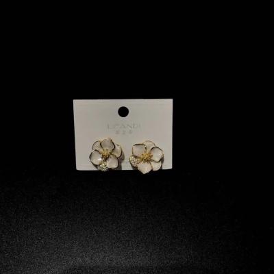 China Simplicity Phnom Penh White Flower Earring Acetate Jewelryflower Earrings Gold Small Unisex for sale