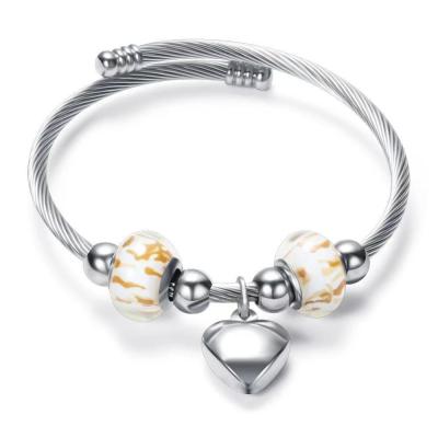 China New Arrival Latest Design Charm Bracelets Jewelry Women Environmentally Friendly With Solid Heart Design for sale