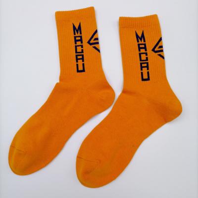 China Custom High Quality Jacquard Letters Mens Breathable Crew Sports Socks for sale