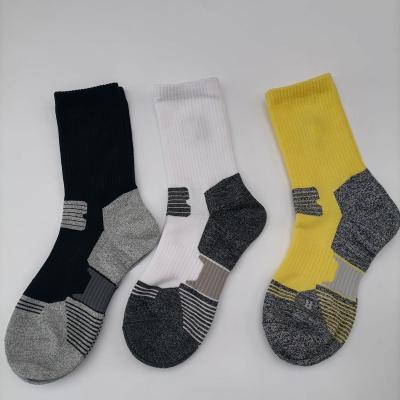 China Breathable Factory Logo Antibacterial Sports Custom Sweat Absorbing Socks Socks Mens Sports Compression Socks for sale