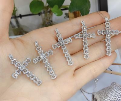 China Trendy Cross Necklace For Women Men 18K White Gold Diamond Necklace Jewelry Wholesale for sale