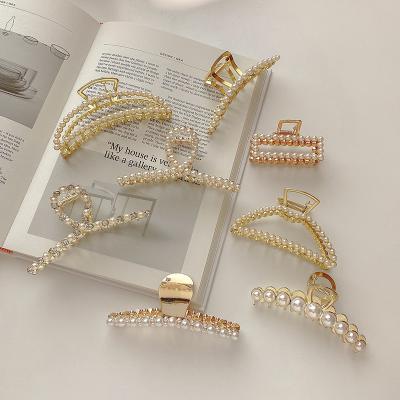 China New Fashion Designer Metal Banana Pearl Rhinestone Hair Claw Clips Korean Elegant Hair Clips 2021 for sale