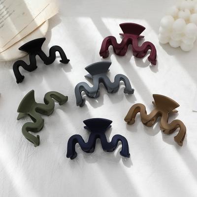 China Wholesale Durable Matte Acrylic Plastic Hair Claw Clips For Women Thin Hair Claws Hair Accessories 2021 for sale