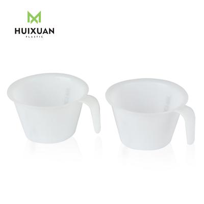 China Sustainable Plastic 100ml Measuring Cup With Handle for sale