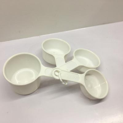 China Viable promotion 4 piece measuring cup set wholesale plastic measuring cups for powder or liquid for sale