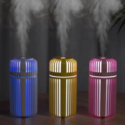 China 2022 New 150ML ABS+PP Mini Car USB Rechargeable Low Noise Portable Ambient Light Vapor Evaporative Humidifier for sale