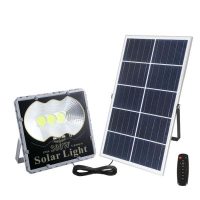 China Garden 300 Watt Outdoor Solar Floodlight Lighting Solar Waterproof IP66 Street Wall COB Remote Control Flood Light for sale