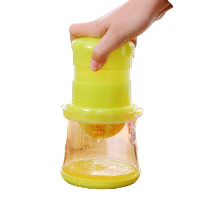 China Easy Handling Fruit Small Manual Portable Orange Watermelon Hand Press Squeezer Household Artifact for sale