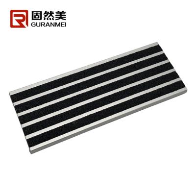 China High quality black aluminum stair edge protection carborundum insert stair nosing with carborundum insert for sale