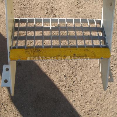 China Anti-Slip Stair Nosing With Corundum Grit AM-868 for sale