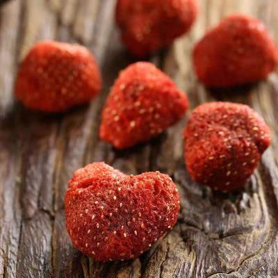 China Free Samples Dried Sliced ​​Strawberry Freeze Dried Fruit Organic Freeze Dried Strawberry for sale