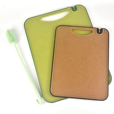 China Sustainable Plastic Serving Cutting Board with Ceramic Sharpener PP Stone and Wheat Straw Chopper with Glass Brush for sale