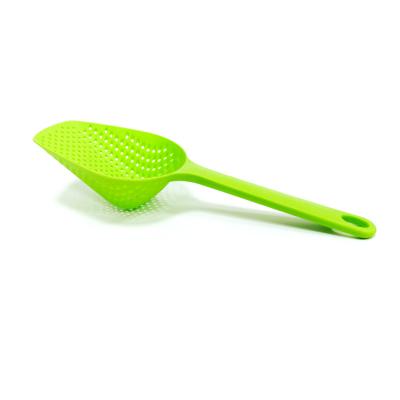 China BPA Free Viable Sieve Colander Sieve Large With Handle Plastic Slotted Strainer Scoop Strainer Spoon Food Drain Shovel Strainer for sale