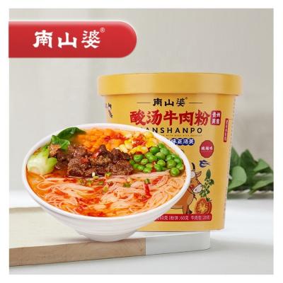 China Normal Instant Noodles Cup Boxes With Cup Ramen Nissin Instant Noodles Various Flavors Instant Noodles for sale