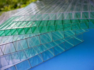 Chine Feuille jumelle de polycarbonate de mur de la serre chaude 6mm de résistance de l'impact avec enduit UV à vendre