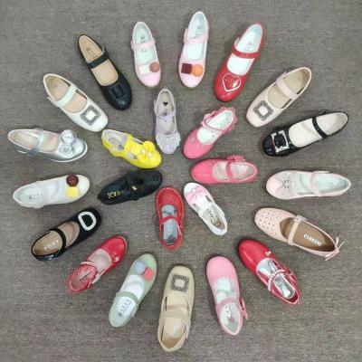 China 2022 fashion trend China factory wholesale mixed size and color anti slippery kids shoes girls shoes running for sale