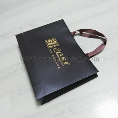 China Recyclable Exported Offset Printing Handle Glossy Paper Carrying Bag For Box Set for sale