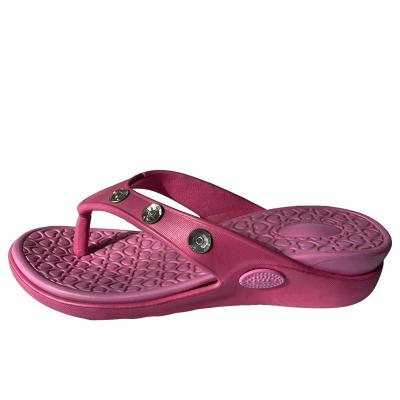 China 2022 Summer Trend New Fashion Ladies Thick Unique Slides Wear-resistant Slippers Outdoor Leisure Lightweight Slippers for sale