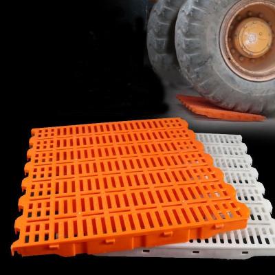 China Hot Selling High Quality Plastic Farms Poultry Manure Pig Sheep Duck Leakage Manure Board For Poultry Farm Fertilizer Remover for sale