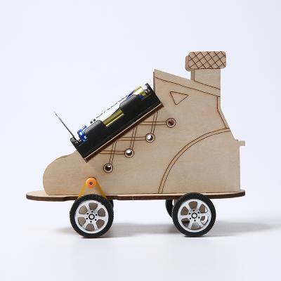 China Eco-friendly Laser Cutting DIY Wooden Jigsaw Puzzle 3d Shoes Stereo Desktop Decoration Assembly Model Jigsaw Running Board for sale