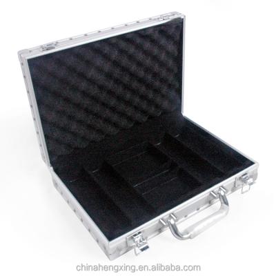 China Hand Made 200pcs Custom Portable Aluminum Chip Case With Foam for sale