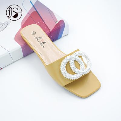 China Wholesale 2021 fashion trend new women's slippers fashion flat women's slippers pearl decorative women's sandals for sale