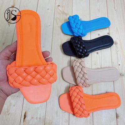 China Fashion trend ladies shoes 2021 popular women flat bottom women slippers design slides for sale