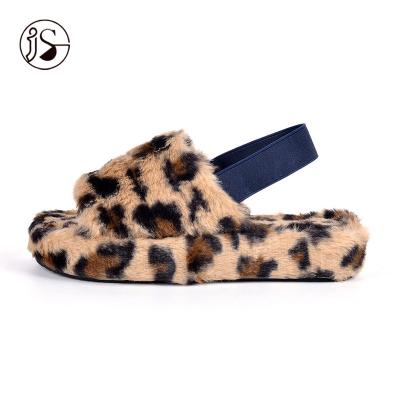 China 2021 fashion trend new arrival design women's fur slippers fluffy slippers for sale