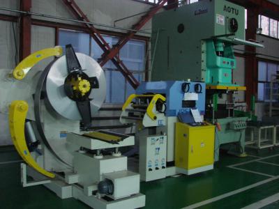 China CNC linha de perfuração de aço da alimentação da bobina do NC 1.5T do metal de Decoiler e de Straightener à venda