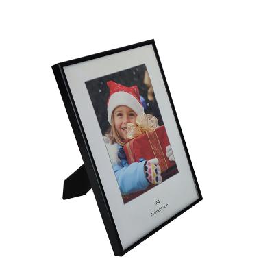 China Durable Mengkai Customized Handmade A4 Metal Picture Frame forTabletop Decor for sale