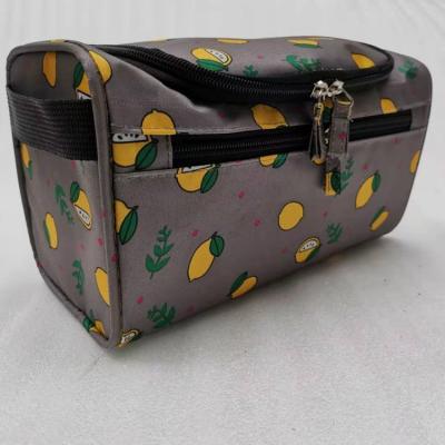 China Cheap Outdoor Portable Travel Makeup Storage Bag Sports Fitness Wash Bag Waterproof Easy-carrying Bag for sale