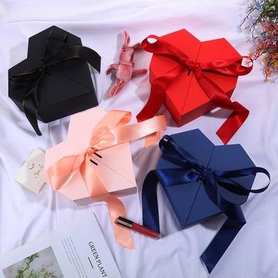 China Recycled materials spot exquisite heart shaped gift box wholesale wedding valentine heart gift packaging box with ribbon for sale