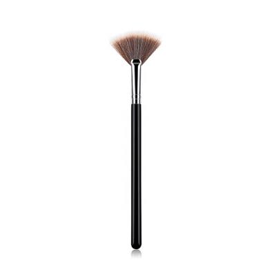 China Makes Apply Makeup OEM High Quality Private Label Small Facial Highlighter Bar Fan Shape Single Makeup Brush For Powder for sale