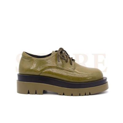 China 2021 light weight fashion chunky sole shoes with platform lofers greeen oxford women shoes loafers for sale