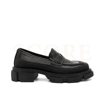 China Light Weight Tops 2021 Selling Classic Women's Ladies Shoes Loafers Matte Black Casual Slip-On Loafers for sale