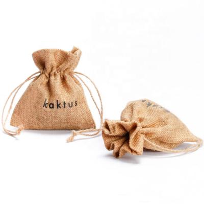 China 100% Eco-Friendly/Lightweight/Cheap 5*7 Inch Burlap Gift Pouches with Hessian Drawstring Jewelry Pouch Bags for sale