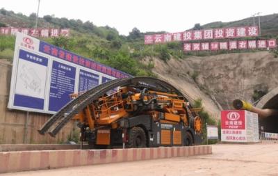 China Carrinho de instalação de arco de manobra dobrável 153KW Motor diesel 12m Altura máxima de funcionamento à venda