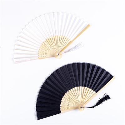 China Handmade Fan 21cm Bamboo Cloth Fan White Folding Guest Wedding Party Gift Decoration Fan for sale