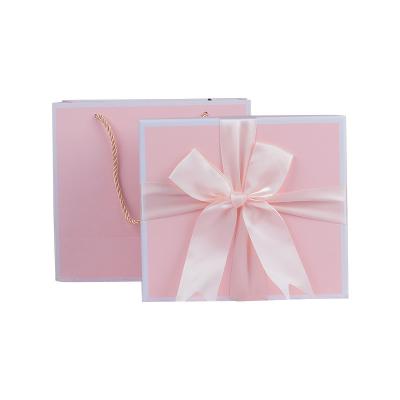 China Unique Exclusive Premium Bowknot Bracelet Display ECO Balloon Handmade Paper Small Small Gift Box With Gift Bag for sale