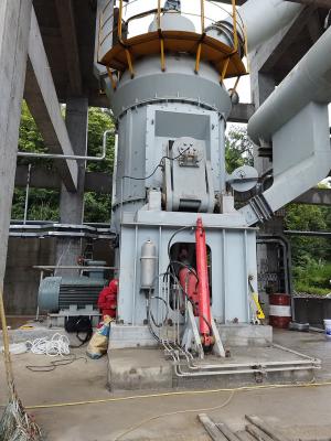 China Energy Saving Vertical Raw Mill For Mining Grinding Mill 5 - 210 T/H zu verkaufen