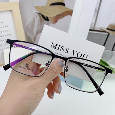 China 2021 Newest Fashion Design Titanium Optical Sights Shape Blue Light Blocking Highest Quality Men's Glasses Read Men's WKT9012 for sale