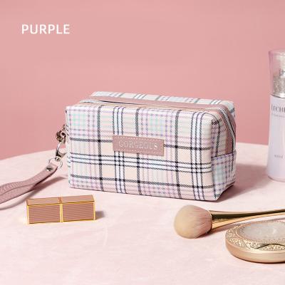 China Custom Fashion Portable Square Logo Large Capacity Color Plaid Envelope Handle Make Up Travel Bag Cosmetic Bags for sale