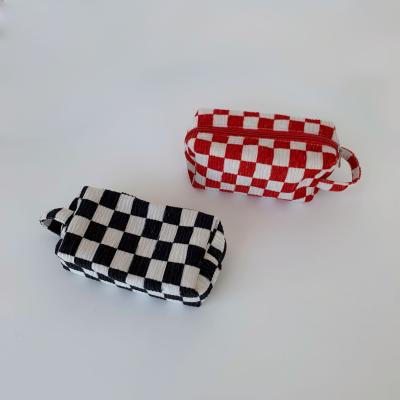 China Fashion Customized High Quality Large Capacity Colorful Zipper Bag Retro Portable Pleated Checkerboard Velvet Cosmetic Bag for sale