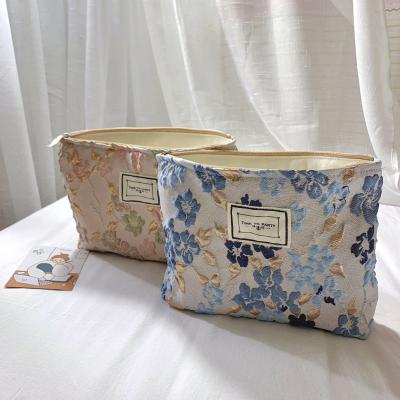 China Women Eose Logo Women Eose Make Up Fashion Bag Custom Organizer Fashion Big Capacity Three-dimensional Bubble Cloth Cosmetic Bag for sale