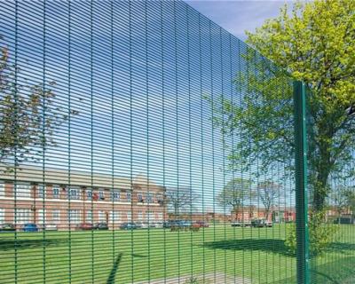 China Hot Dip Galvanized Outdoor Security Fencing 12,7 X 76,2mm Various Gauge RHS Posts for sale