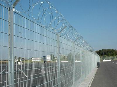 China Razor Barbed Airport Security Fence Q195 Steel Strong Welded Point Anti Corrosion for sale