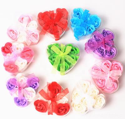 China Christmas Gift Christmas Decoration Soap Rose Flower 6 Pcs Rose In Heart Shape Box Mother's Day Gift for sale