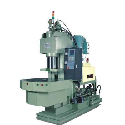 中国 Vertical C Types Rotating Station Injection Molding Making Machine 販売のため