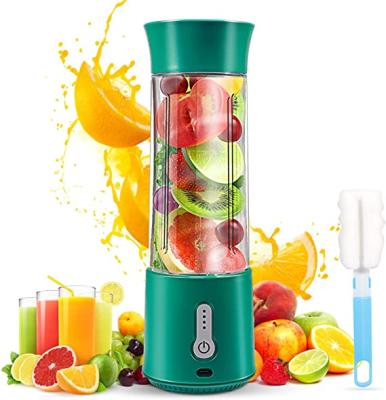 China Wholesale Price Mini Bottle Hand Fruit Juicer Portable Manual Refillable Refillable Blender for sale